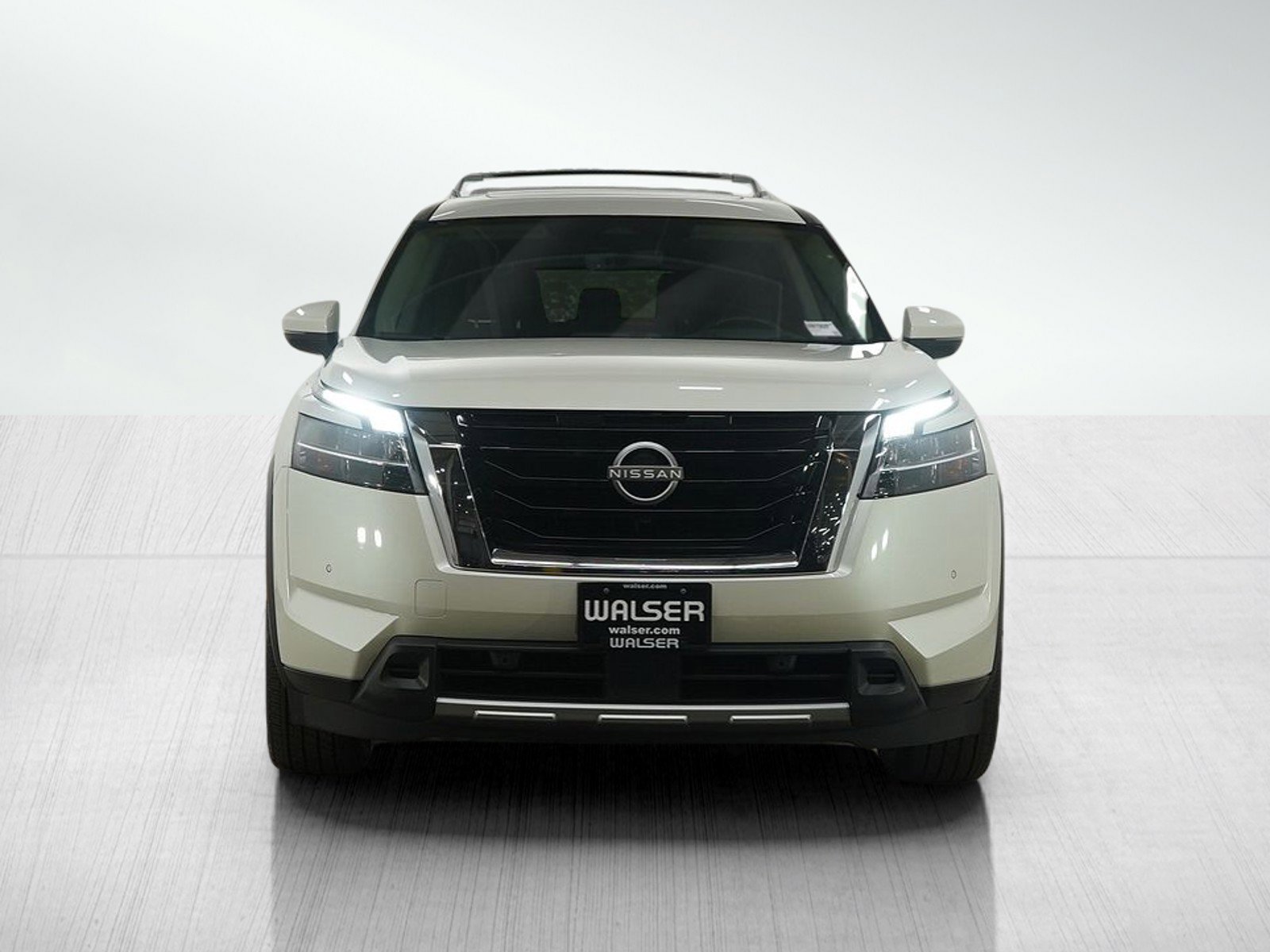 Used 2024 Nissan Pathfinder Platinum image 11