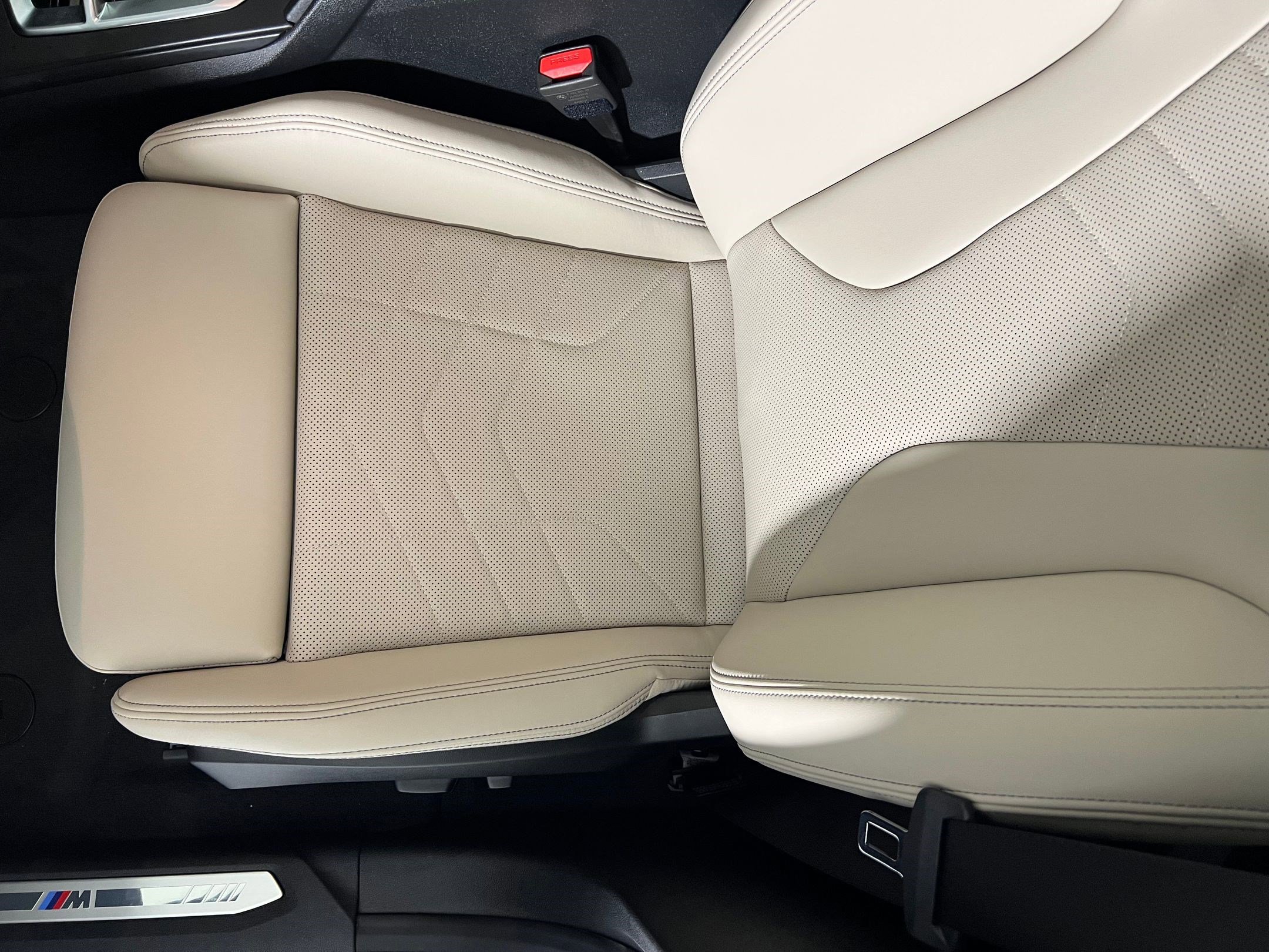 Used 2025 BMW M235i xDrive w/ Premium Package image 13