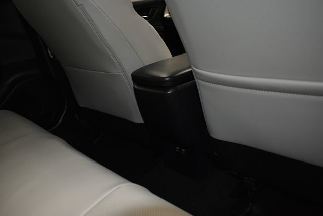 Used 2024 Toyota Prius XLE AWD/4WD image 32