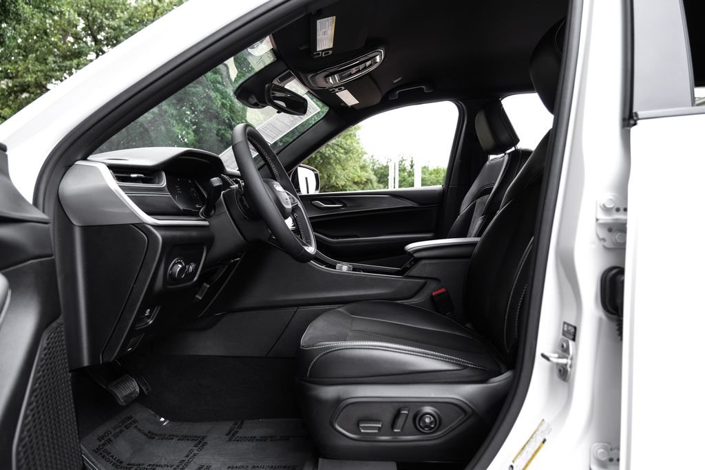 Used 2023 Jeep Grand Cherokee Altitude AWD/4WD image 41