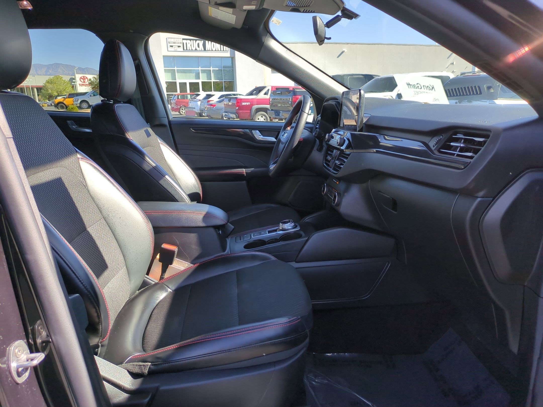 Used 2025 Ford Escape ST-Line image 30