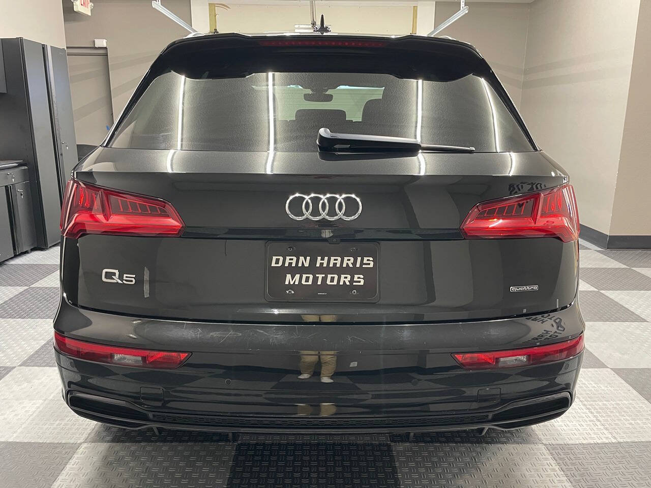 Used 2020 Audi Q5 2.0T Titanium Premium Plus w/ Premium Plus Package AWD/4WD image 6