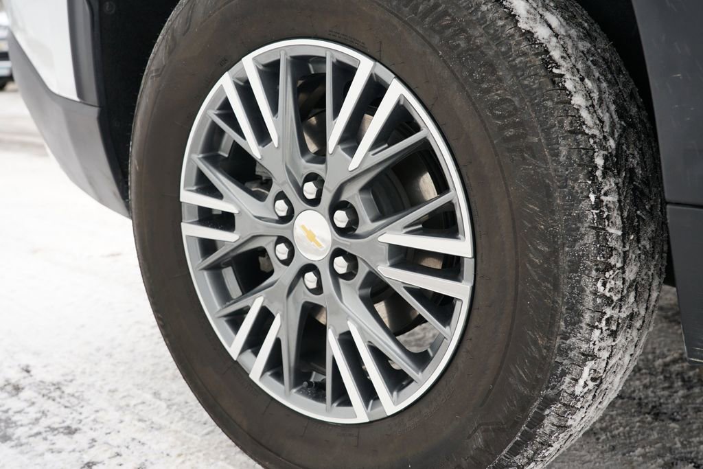 Used 2025 Chevrolet Traverse LT image 31