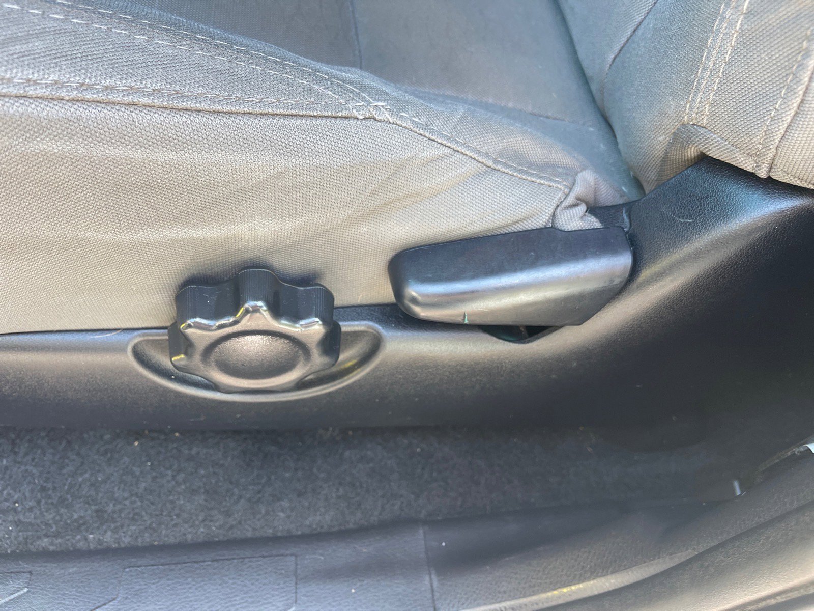 Used 2017 Toyota Tacoma SR5 w/ Tow Package RWD image 9
