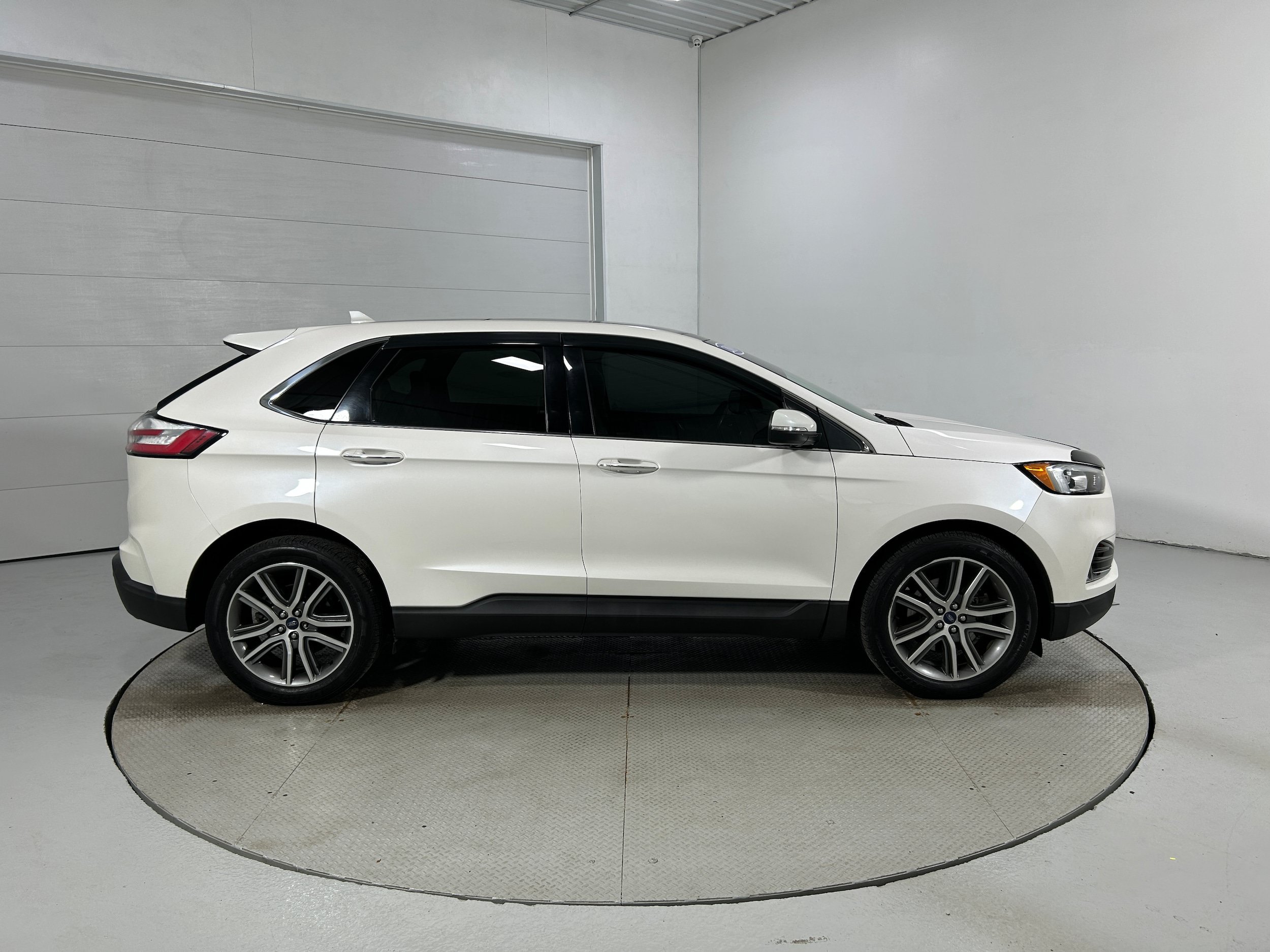 Used 2019 Ford Edge Titanium w/ Cold Weather Package AWD/4WD image 39