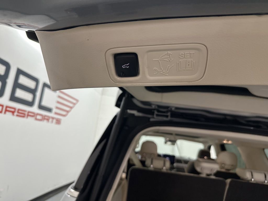 Used 2020 Lincoln Navigator L Black Label w/ Cargo Convenience Package image 25