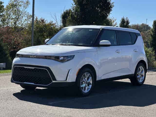 Used 2025 Kia Soul LX w/ LX Technology Package FWD image 1