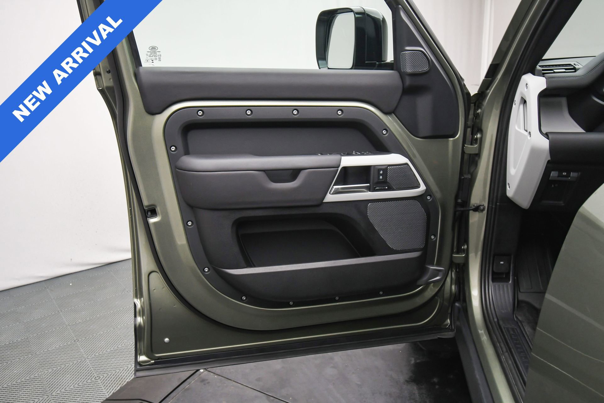 Used 2024 Land Rover Defender 110 S image 41