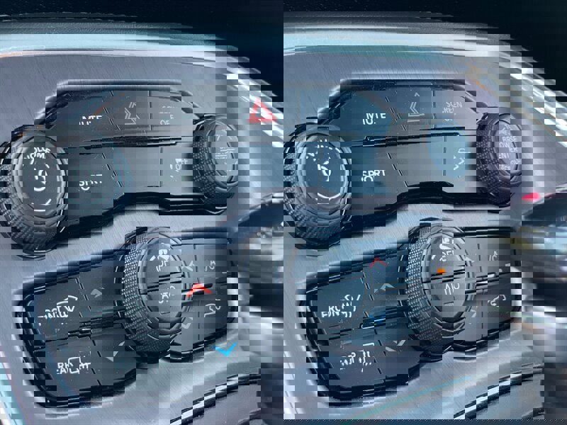 Used 2017 Dodge Challenger R/T image 7