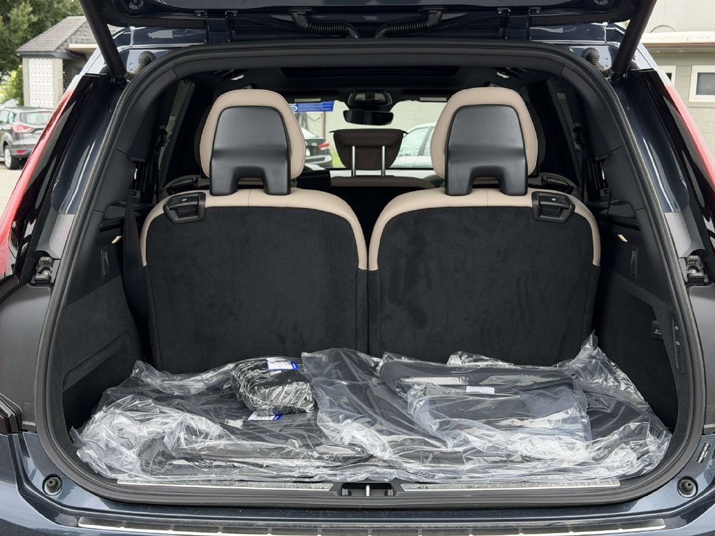 New 2026 Volvo XC90 B6 Ultra w/ Protection Package Premier AWD/4WD image 13