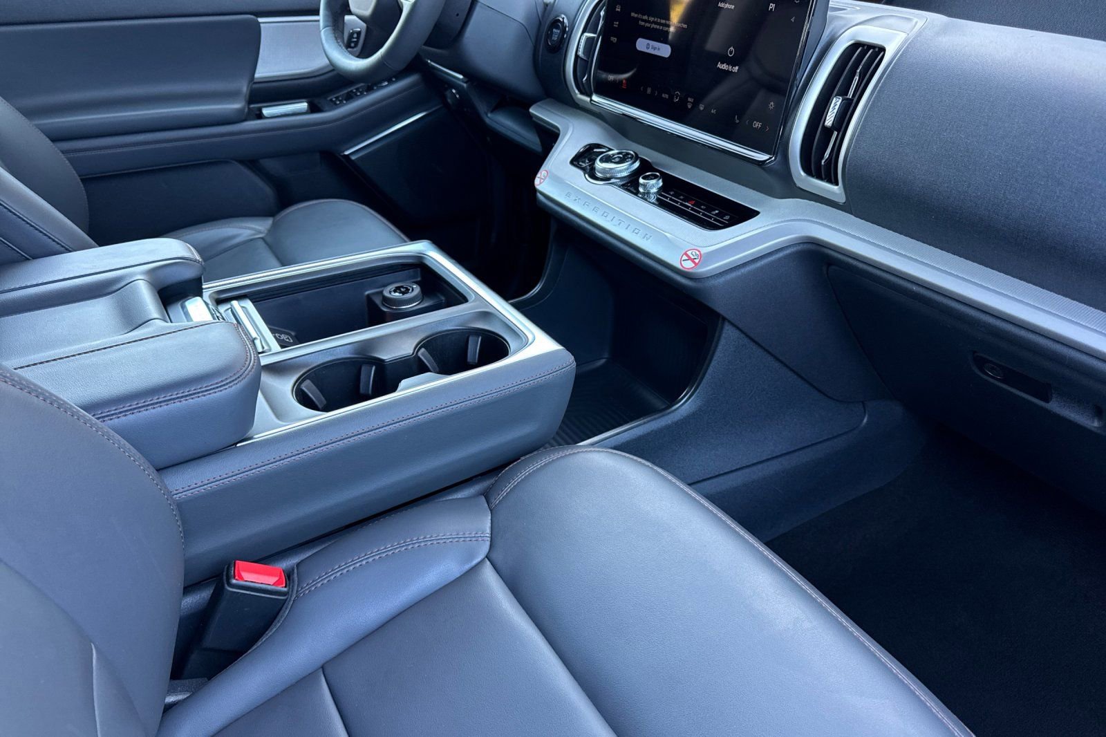 Certified 2025 Ford Expedition Active image 18