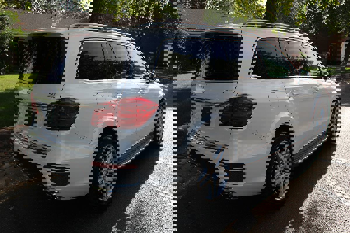 Used 2015 Mercedes-Benz GL 550 4MATIC image 6