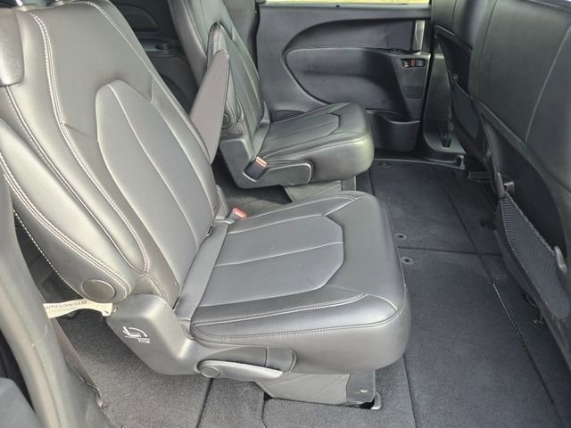 Used 2025 Chrysler Voyager LX image 27