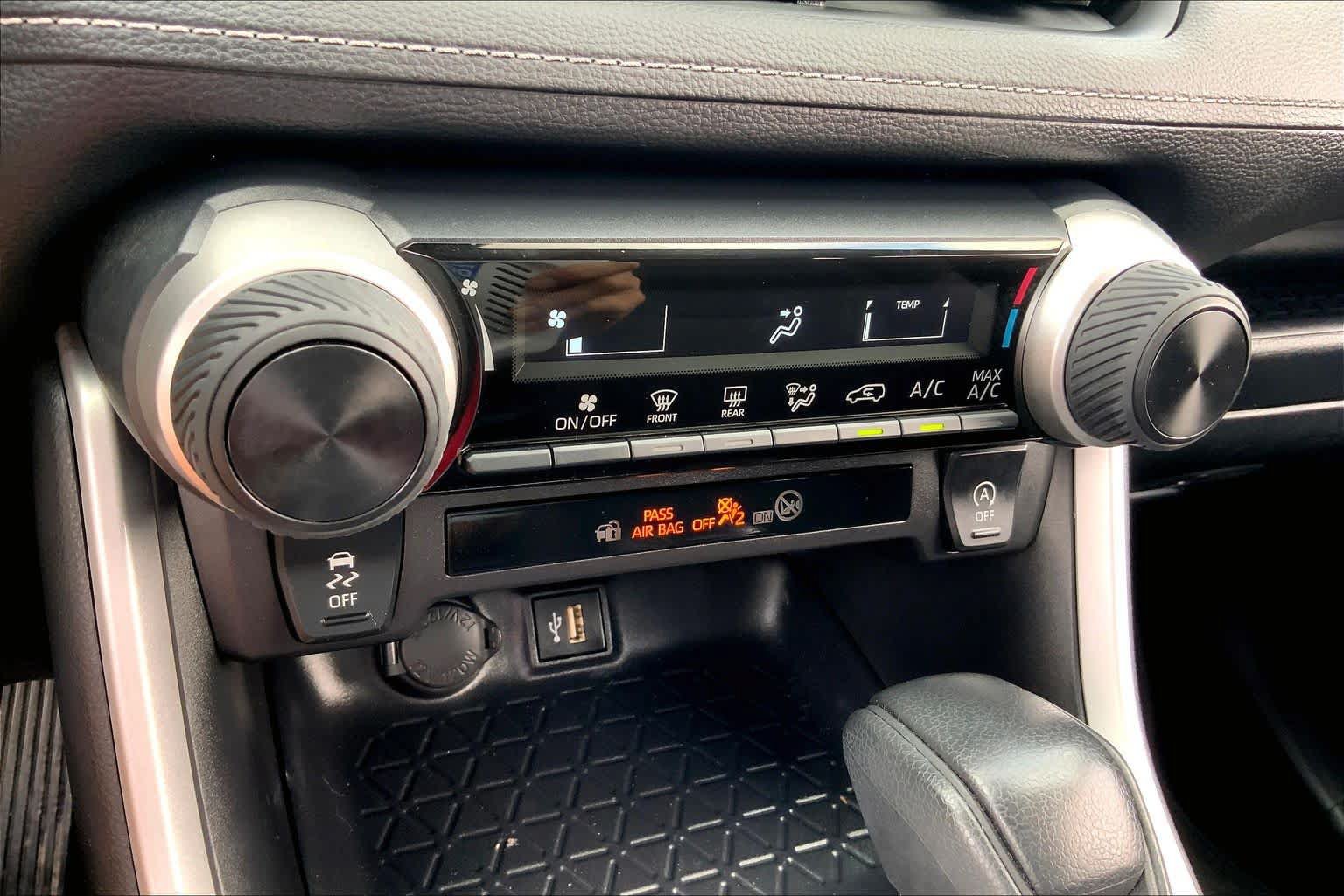 Used 2025 Toyota RAV4 LE FWD image 32