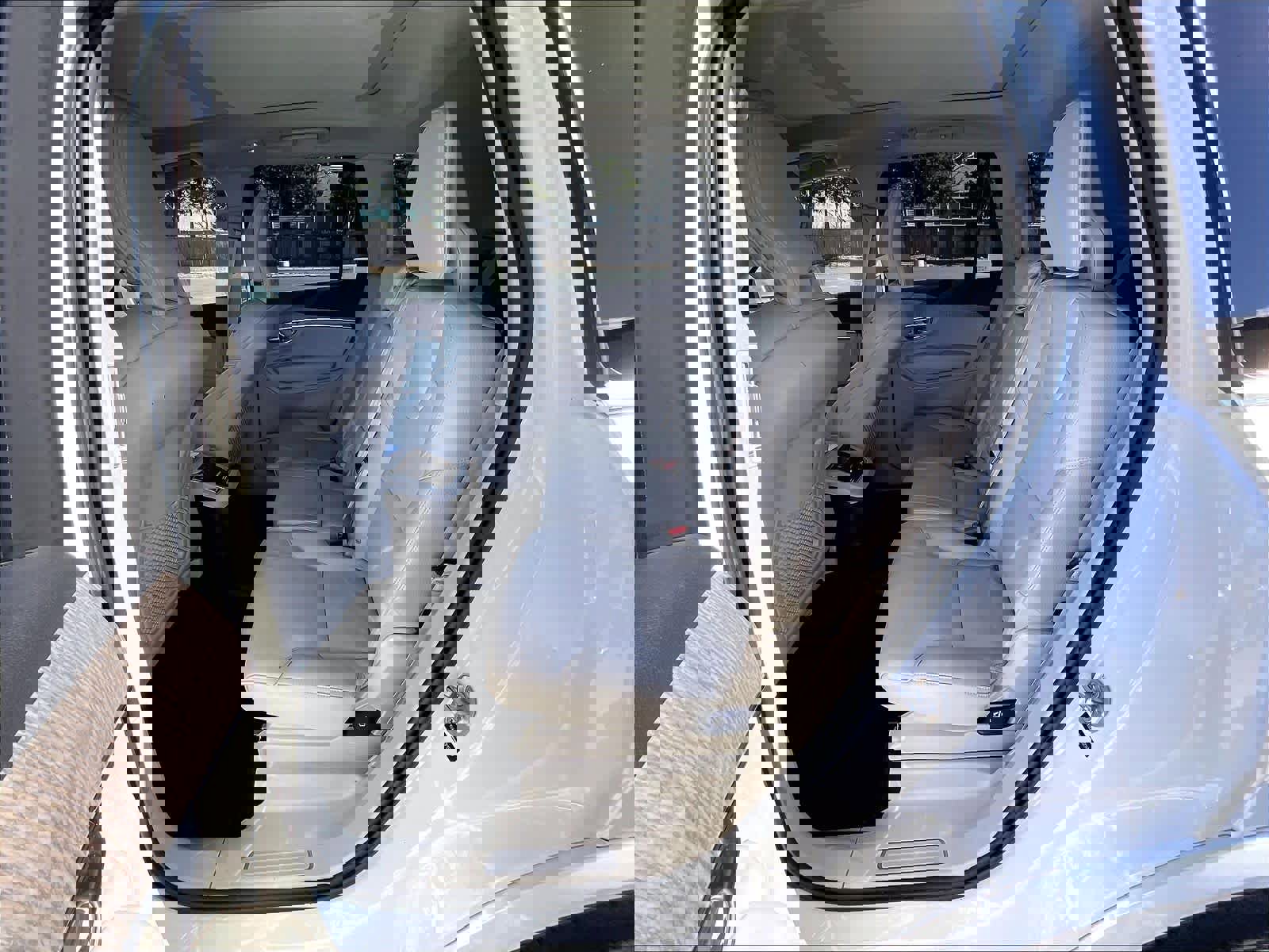 Used 2023 Volvo XC90 T8 Plus w/ Protection Package Premier image 28