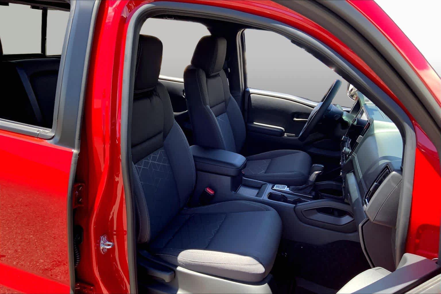 Used 2026 Nissan Frontier SV w/ All-Weather Content Package AWD/4WD image 8