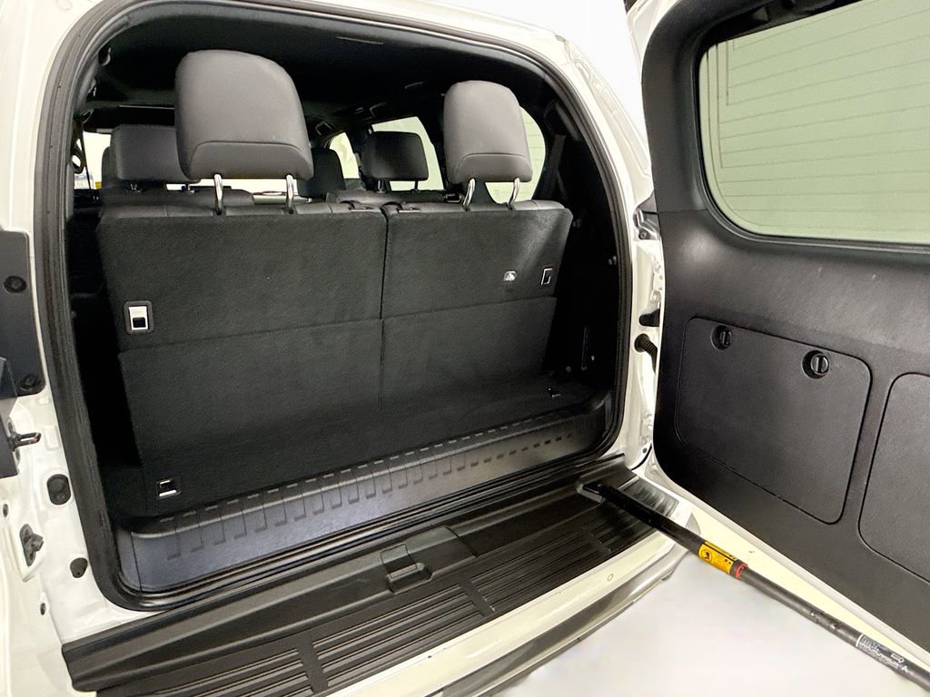 Used 2022 Lexus GX 460 Premium w/ Accessory Package image 29