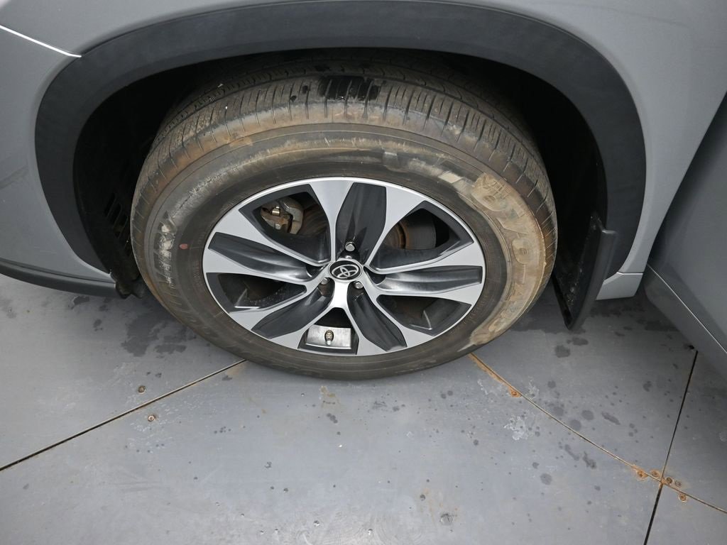 Used 2023 Toyota Highlander XLE image 44