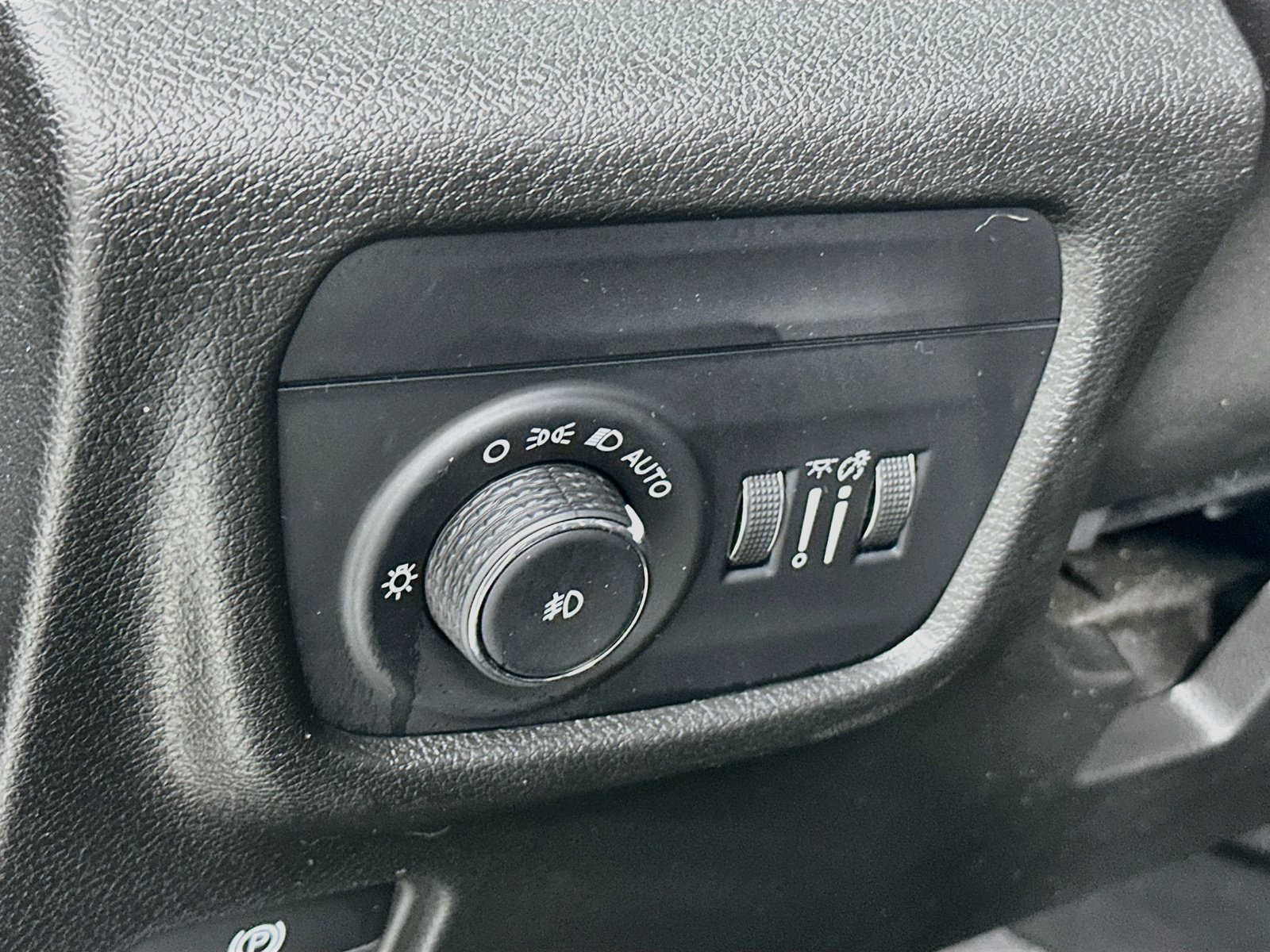 Used 2023 Jeep Grand Cherokee L Limited RWD image 10
