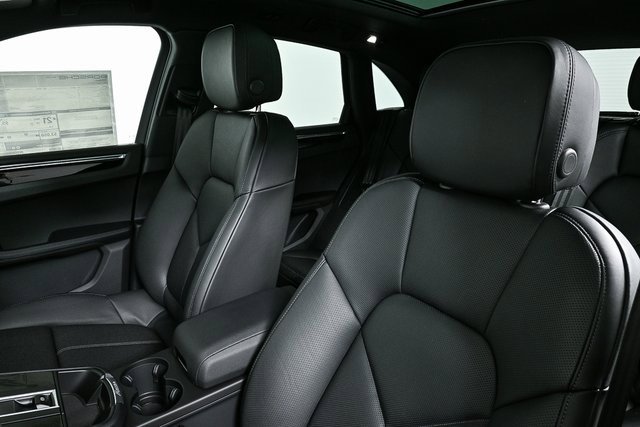 New 2025 Porsche Macan image 5