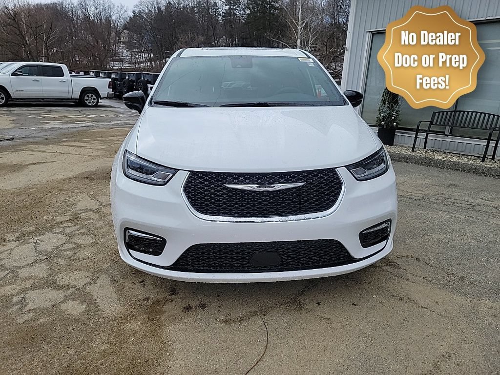 New 2026 Chrysler Pacifica Limited w/ Uconnect Theater Family Group AWD/4WD image 2