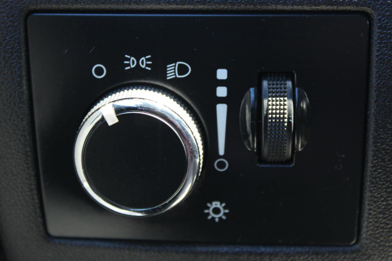 Used 2014 Dodge Challenger SXT RWD image 30