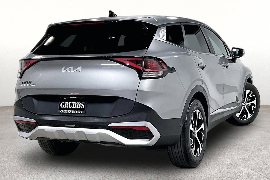 Used 2024 Kia Sportage EX FWD image 2