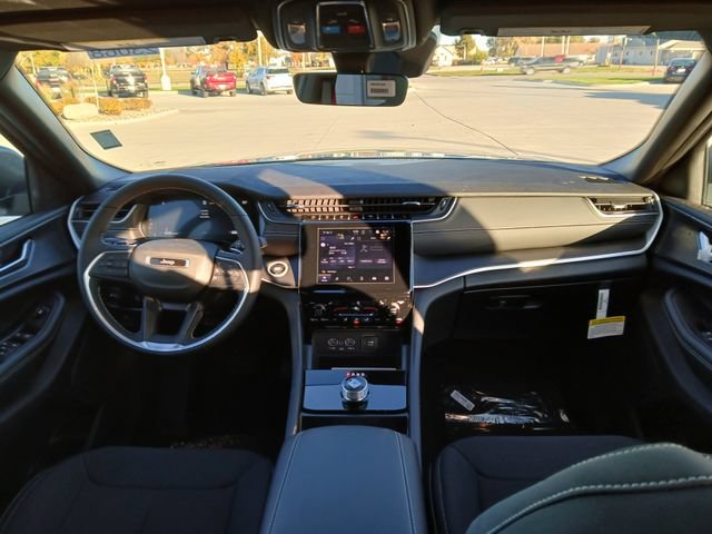 New 2025 Jeep Grand Cherokee L Laredo w/ Luxury Tech Group I AWD/4WD image 24