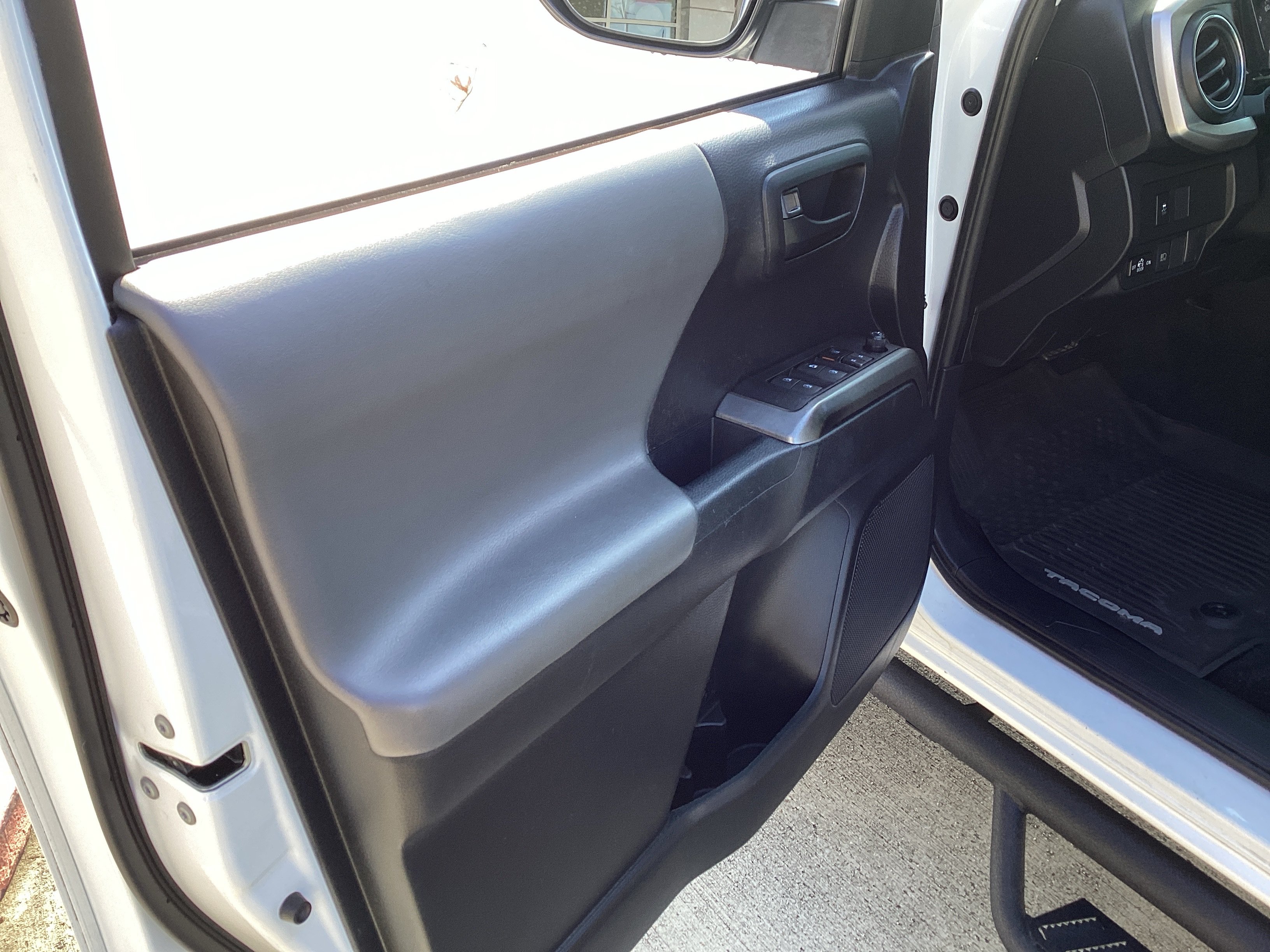 Used 2021 Toyota Tacoma SR5 RWD image 14