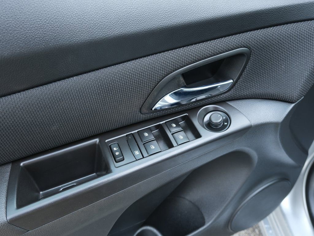 Used 2016 Chevrolet Cruze LT w/ Technology Package image 26