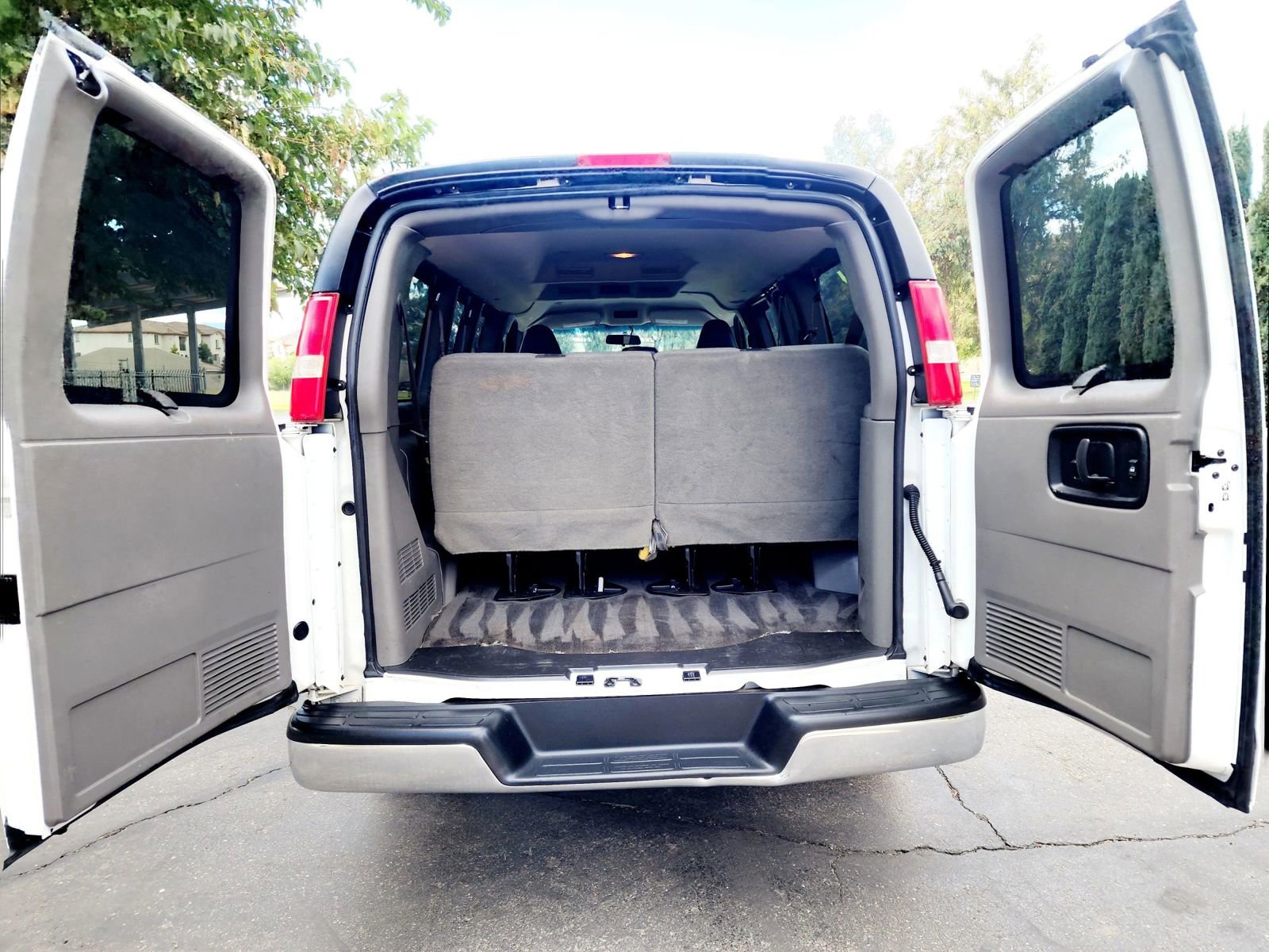 Used 2018 Chevrolet Express 2500 LT w/ LT Preferred Equipment Group image 41