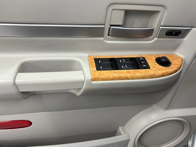 Used 2008 Chrysler Aspen Limited image 14