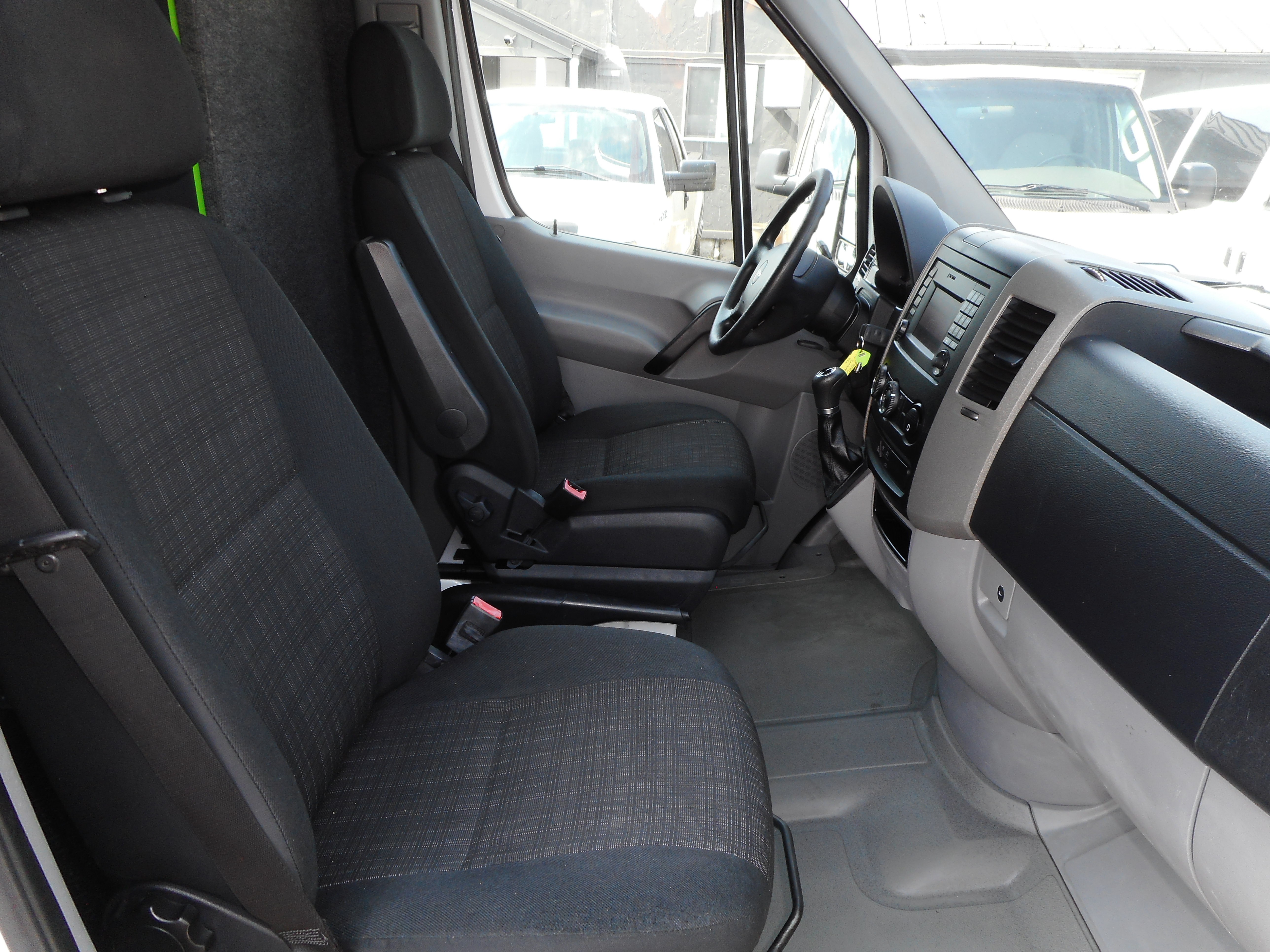 Used 2014 Freightliner Sprinter 2500 RWD image 15