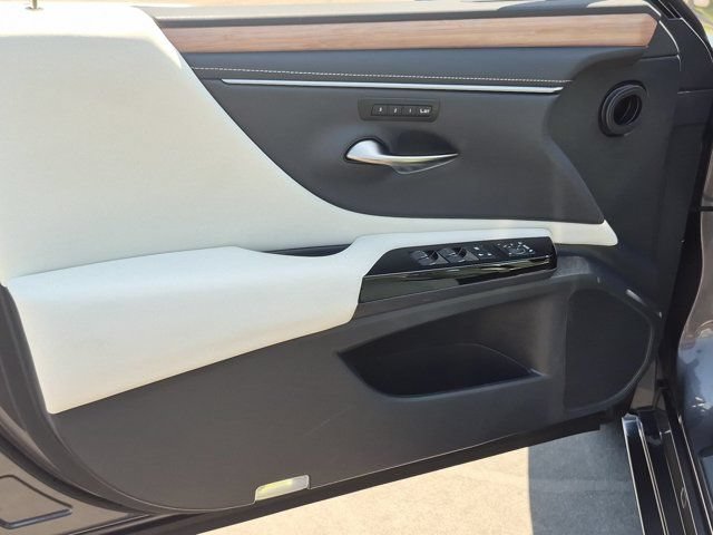 Used 2025 Lexus ES 300h w/ Premium Package FWD image 14