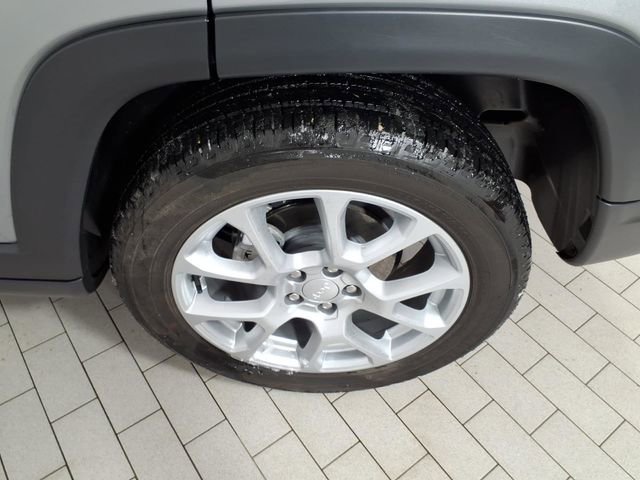 Used 2024 Jeep Compass Latitude image 8