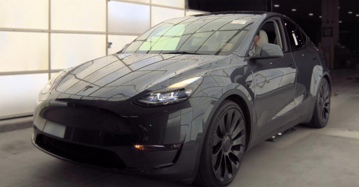 Used 2023 Tesla Model Y Performance AWD/4WD image 1