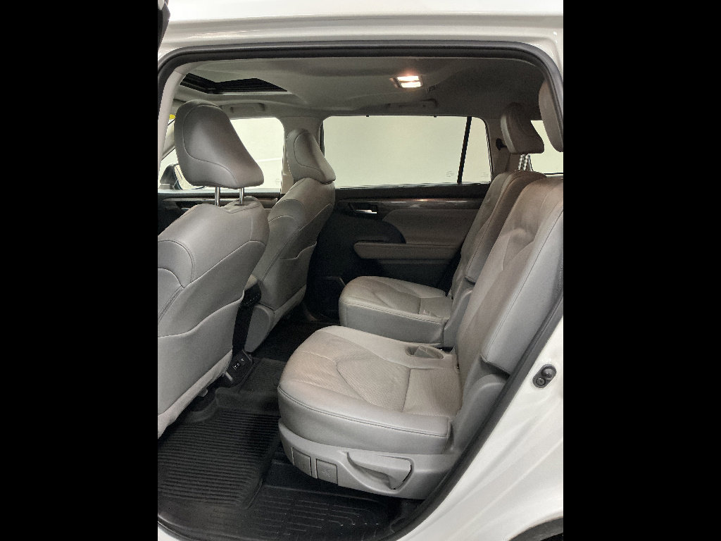 Used 2021 Toyota Highlander Limited AWD/4WD image 17