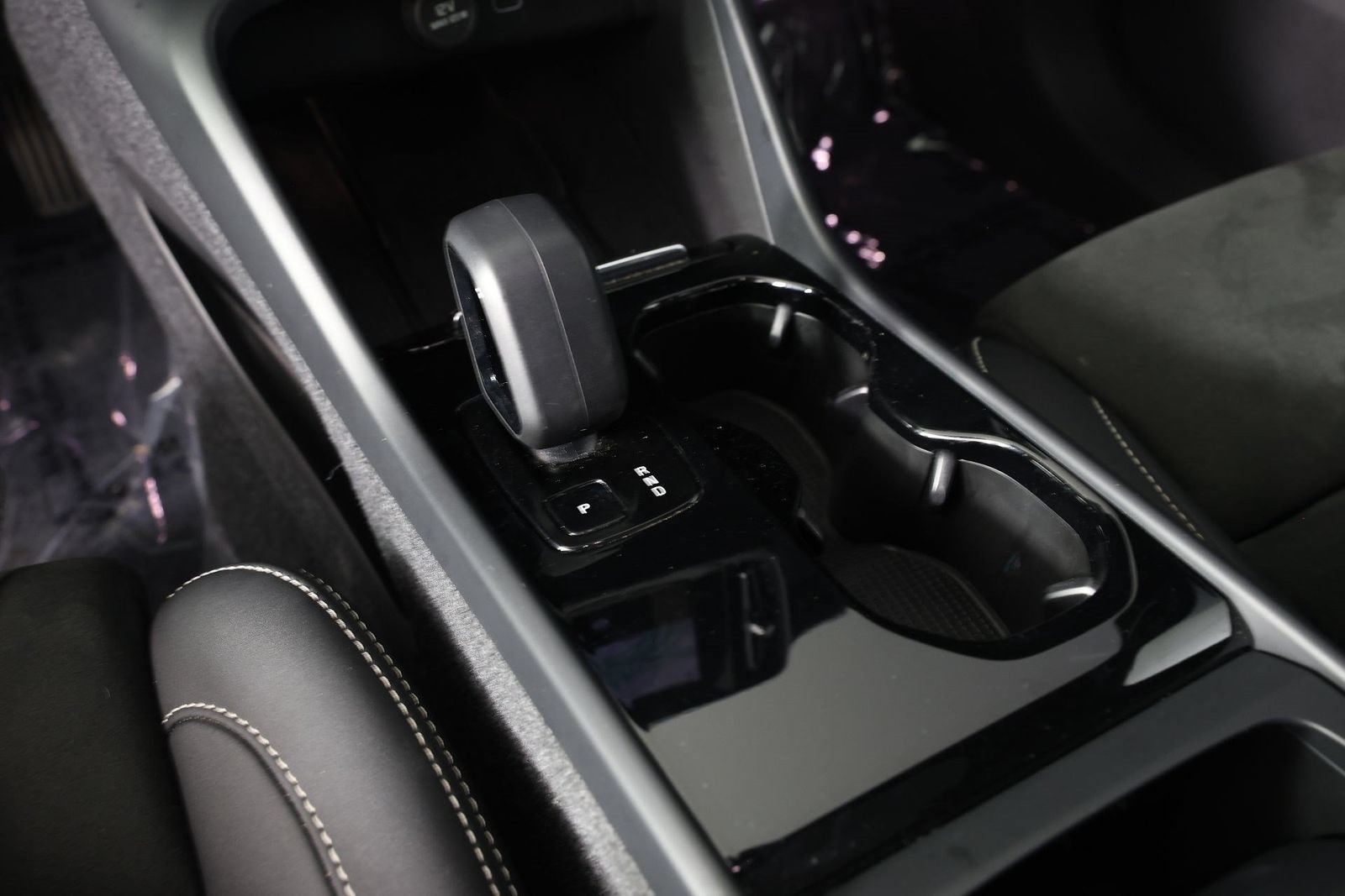 Certified 2023 Volvo C40 P8 Recharge Plus w/ Protection Package Premier AWD/4WD image 15