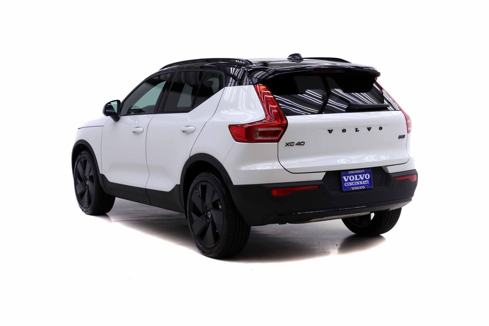 New 2026 Volvo XC40 B5 Ultra w/ Climate Package AWD/4WD image 5
