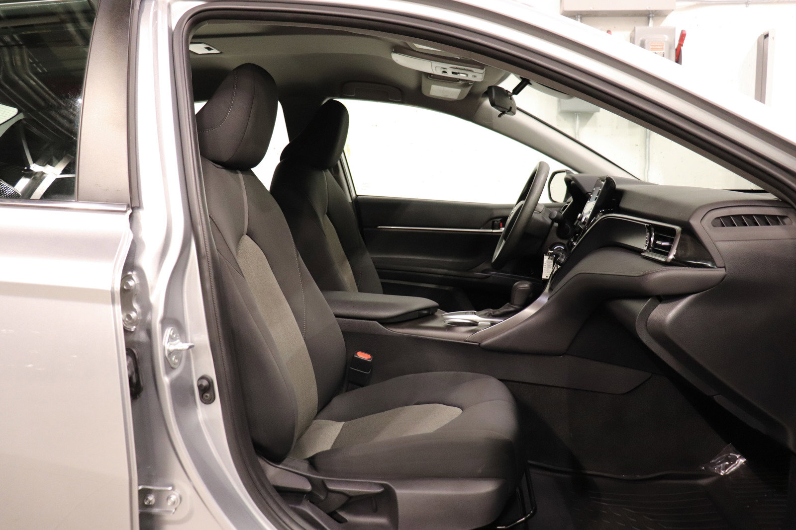 Used 2022 Toyota Camry LE image 15