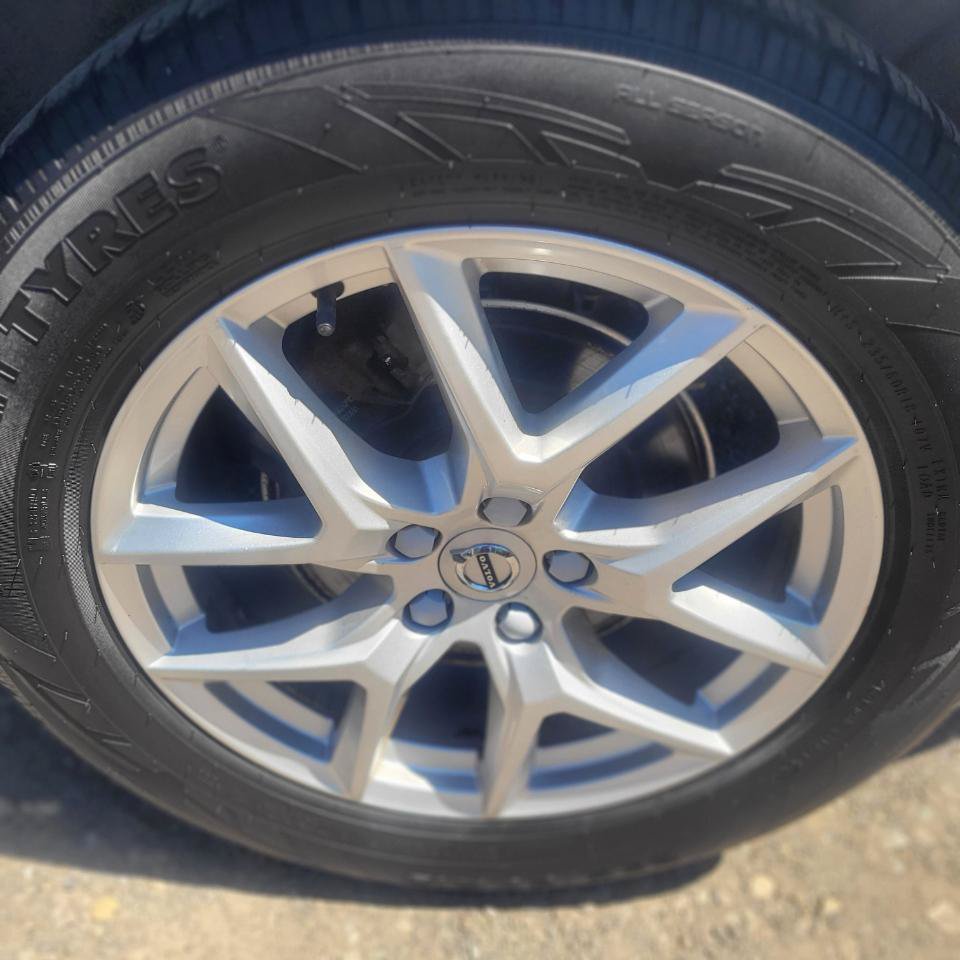 Used 2018 Volvo XC60 T5 Momentum w/ Vision Package AWD/4WD image 41