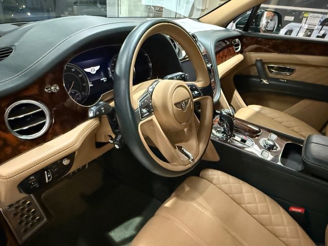 Used 2017 Bentley Bentayga AWD/4WD image 45