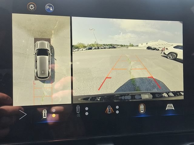 Used 2025 Chevrolet Equinox LT w/ Convenience Package II AWD/4WD image 17