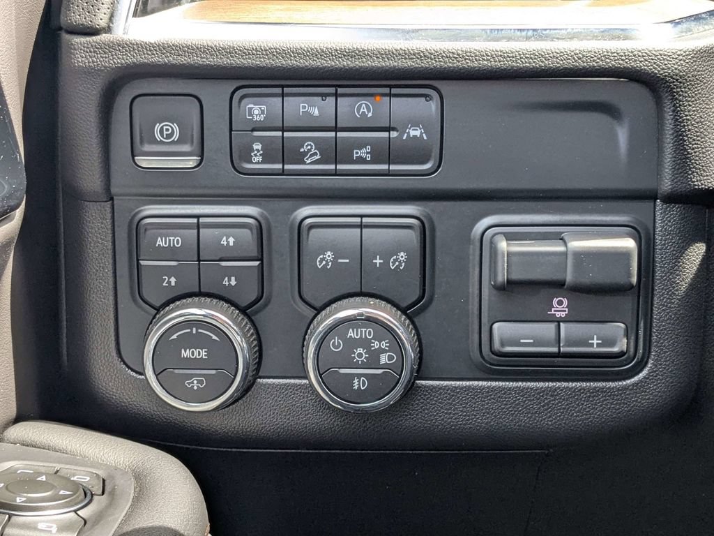 Used 2025 Chevrolet Suburban High Country AWD/4WD image 22
