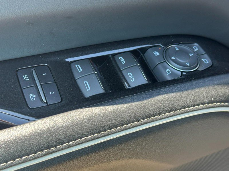 Used 2023 Cadillac Escalade Premium Luxury image 18