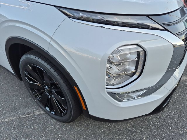New 2026 Mitsubishi Outlander LE FWD image 9