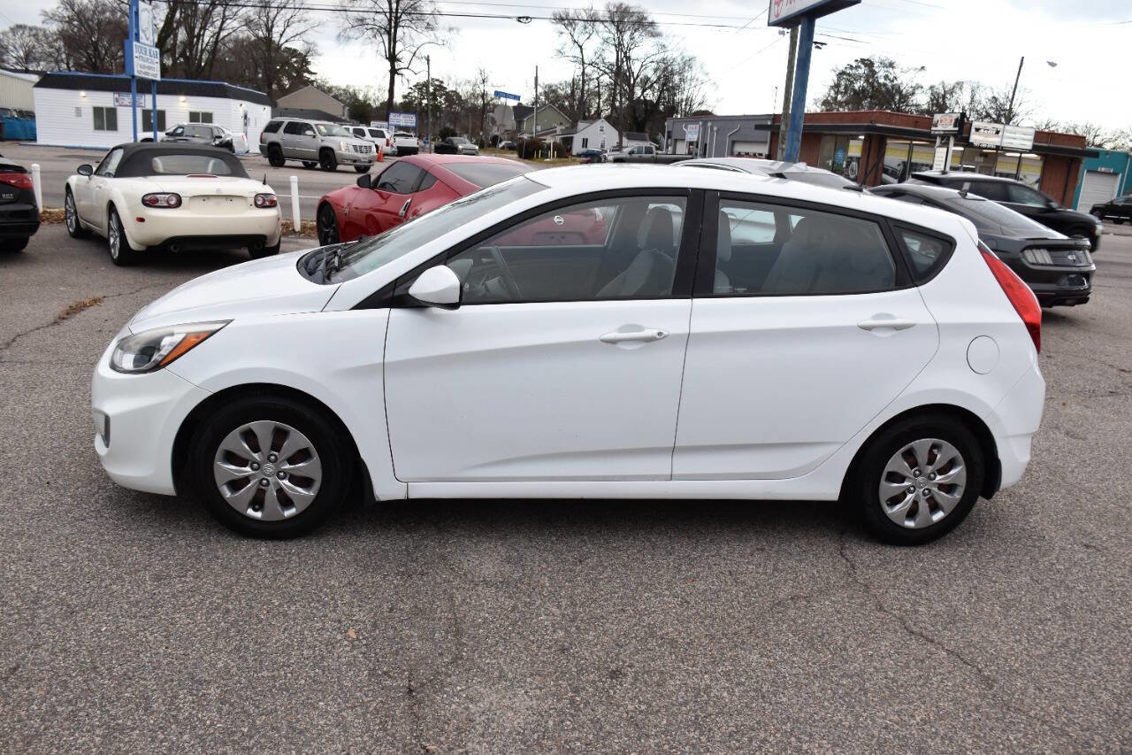 Used 2017 Hyundai Accent SE image 9