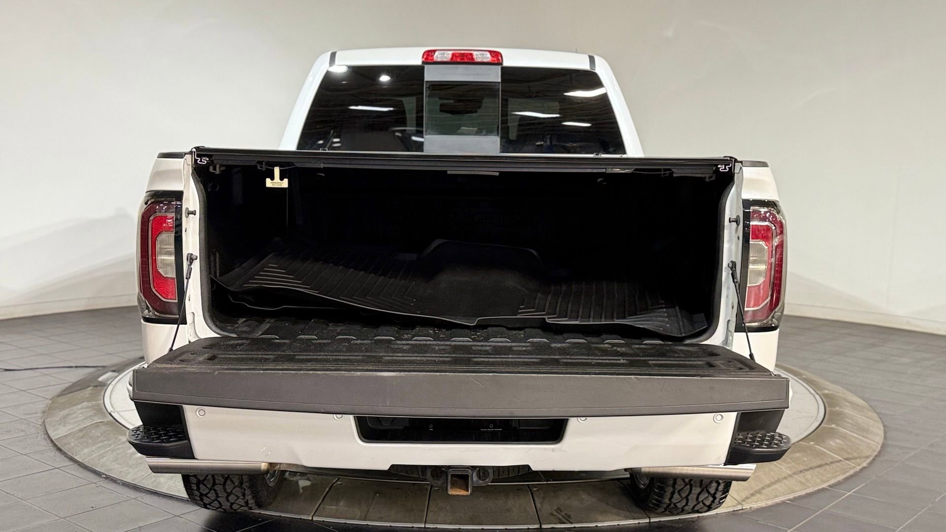 Used 2018 GMC Sierra 1500 Denali image 28