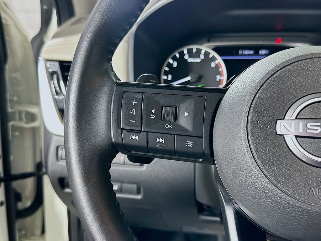 Used 2022 Nissan Rogue SV w/ SV Premium Package image 17