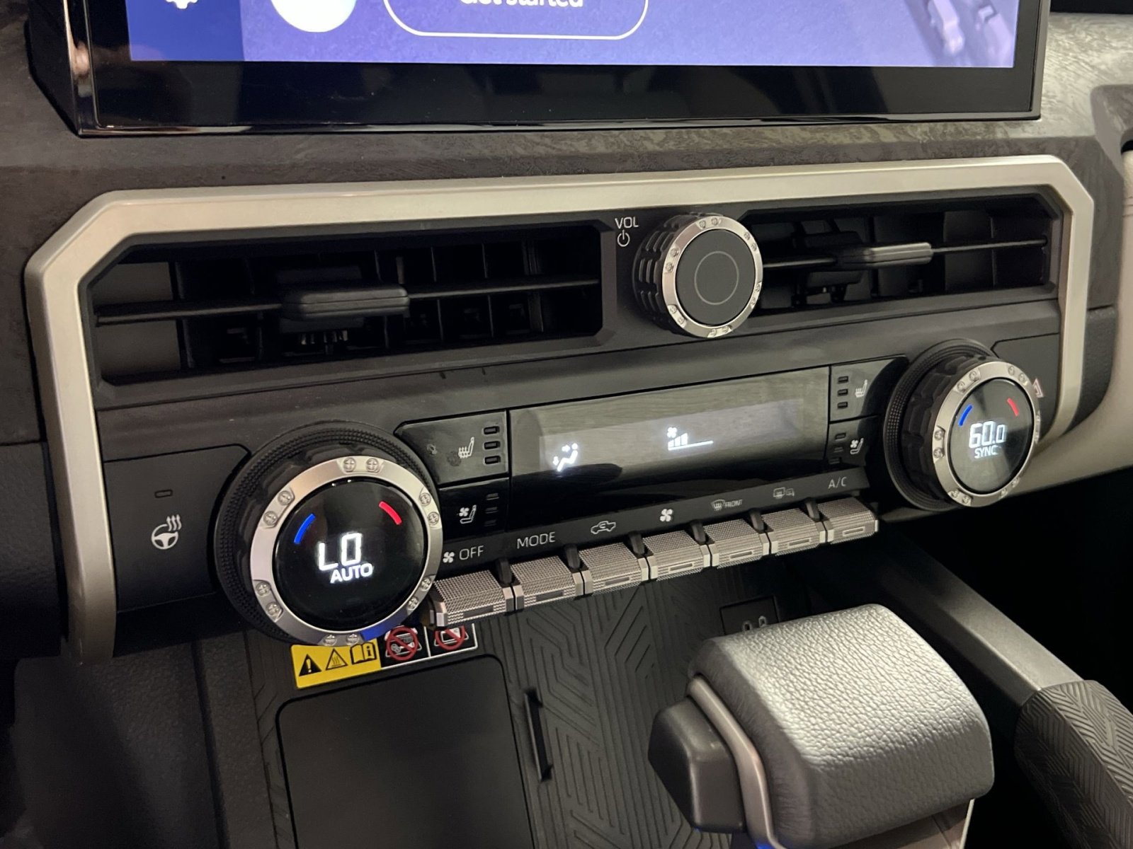 Used 2024 Toyota Tacoma Limited w/ Limited Package (LT) image 18